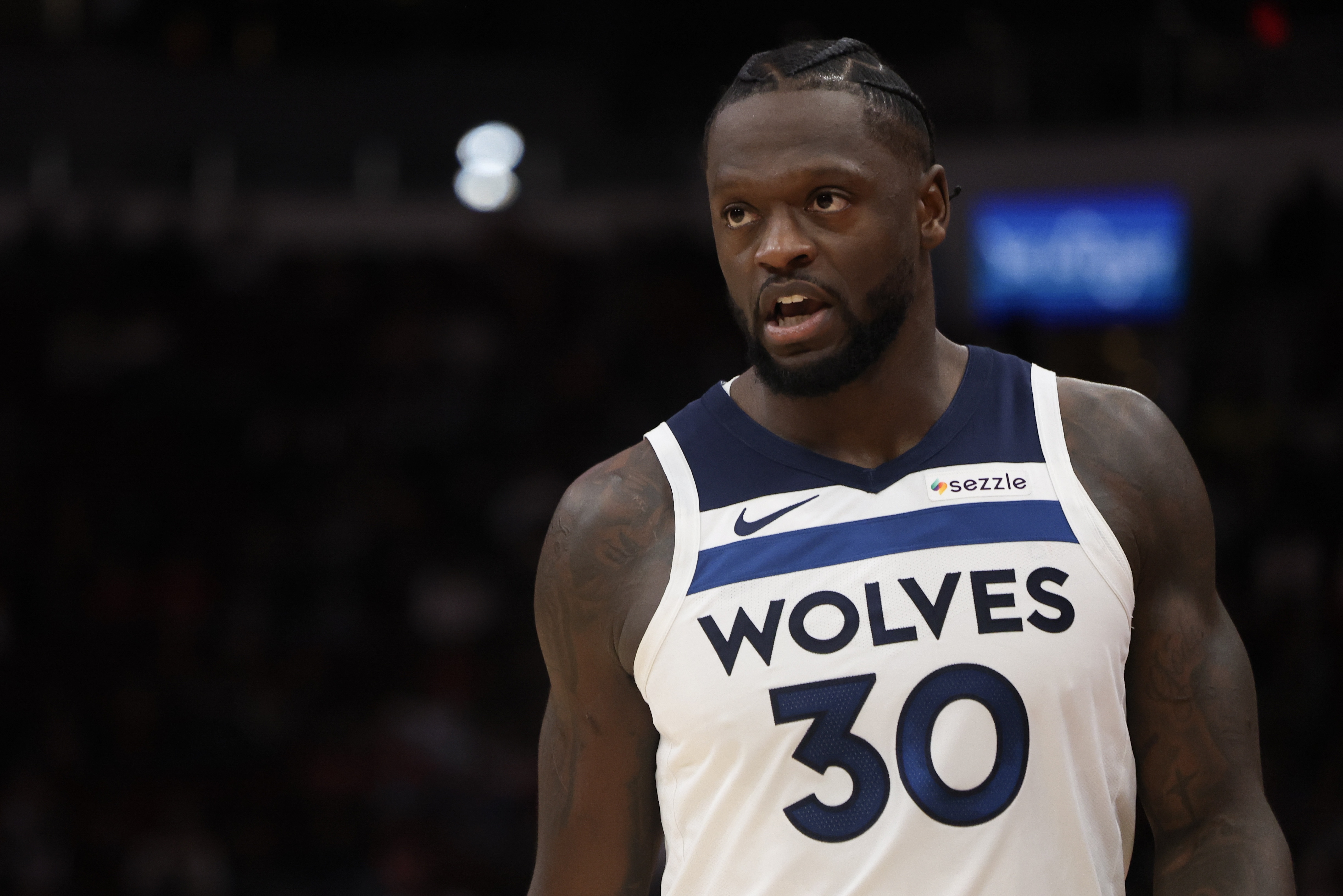 开云网页版-兰德尔出战23分钟 15中7&amp;三分6中1拿18分7板2助 出现6失误